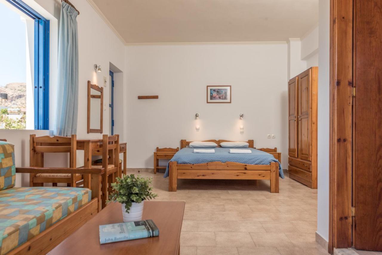 Anthea Apartments Palaiochora Bagian luar foto