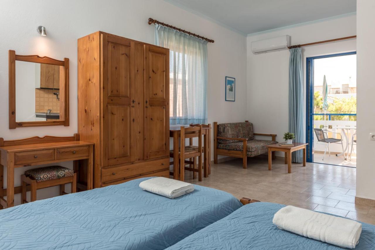 Anthea Apartments Palaiochora Bagian luar foto