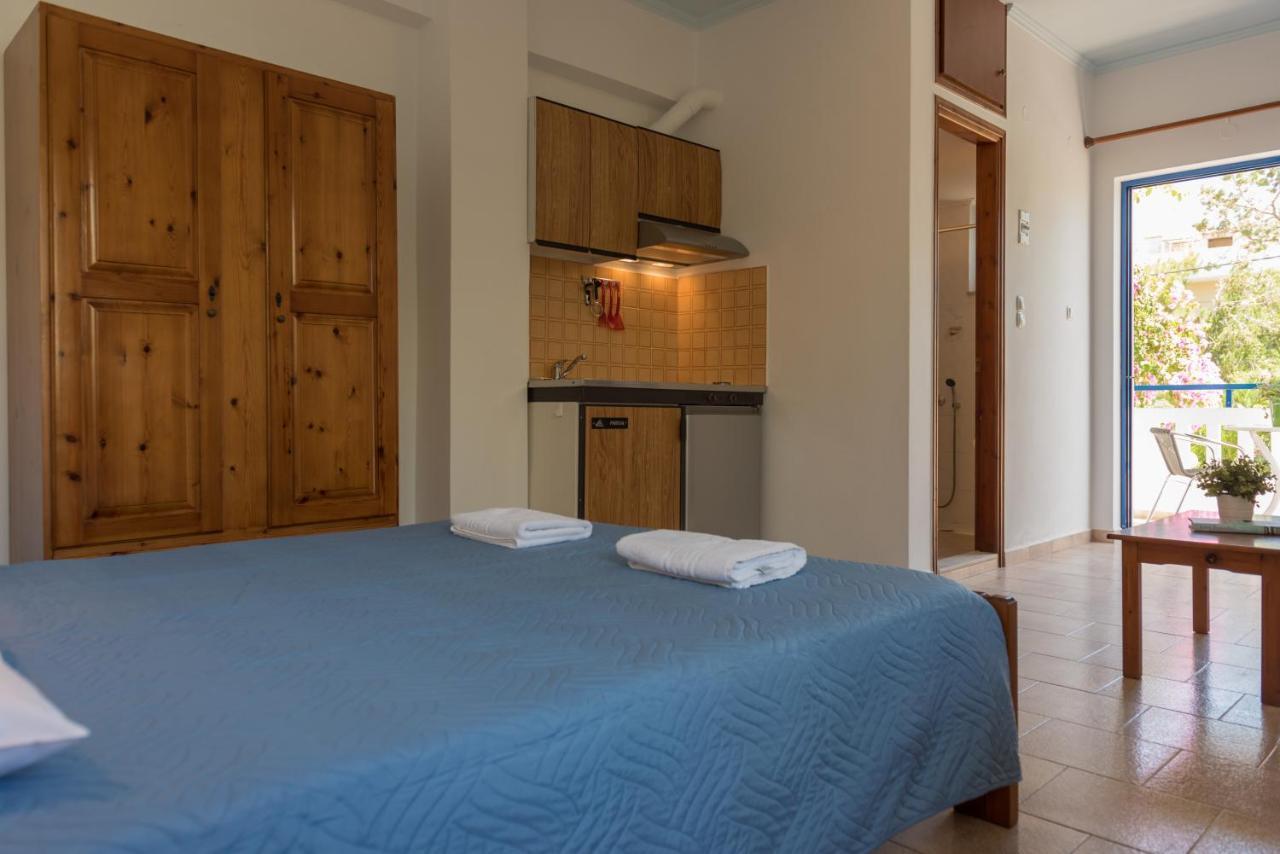 Anthea Apartments Palaiochora Bagian luar foto