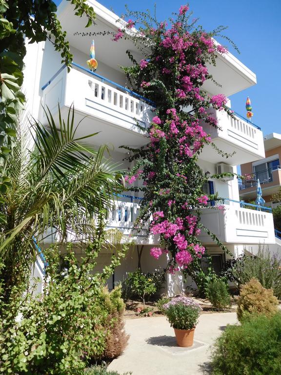 Anthea Apartments Palaiochora Bagian luar foto