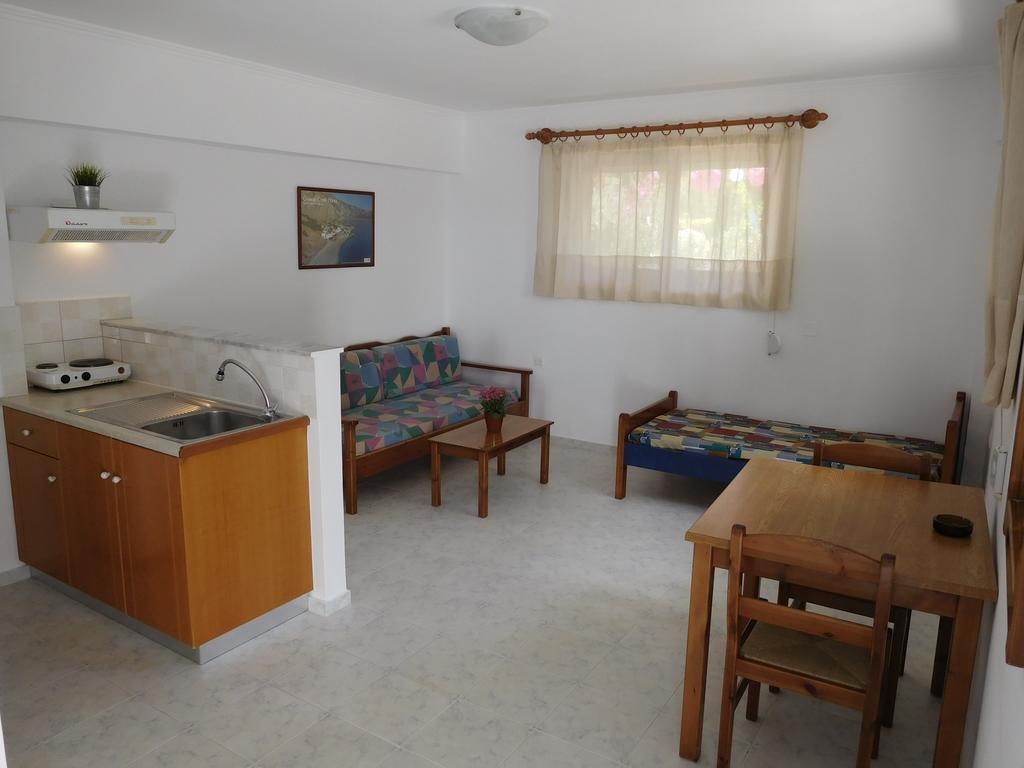 Anthea Apartments Palaiochora Bagian luar foto