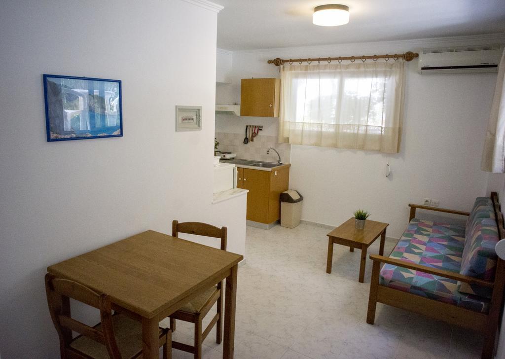 Anthea Apartments Palaiochora Bagian luar foto